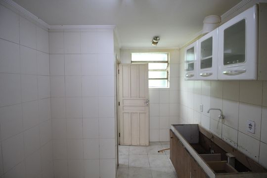 Cozinha de apartamento para alugar com 1 quarto, 59m² em Rubem Berta, Porto Alegre