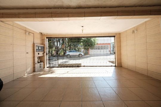 Garagem de casa à venda com 4 quartos, 150m² em Conjunto Habitacional Padre Jose de Anchieta, São Paulo