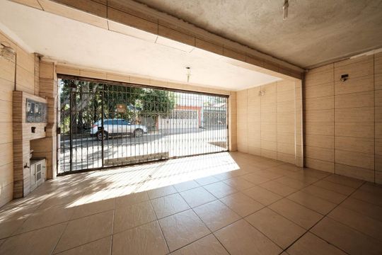 Garagem de casa à venda com 4 quartos, 150m² em Conjunto Habitacional Padre Jose de Anchieta, São Paulo
