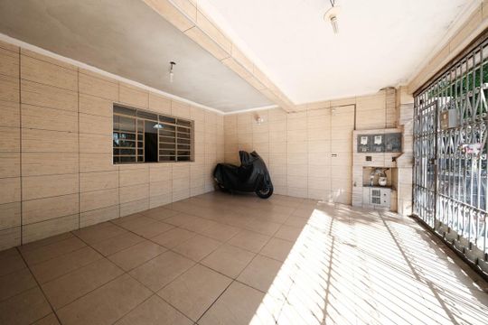 Garagem de casa à venda com 4 quartos, 150m² em Conjunto Habitacional Padre Jose de Anchieta, São Paulo
