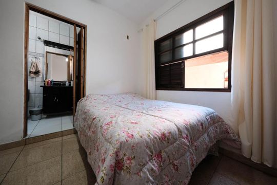 Suíte de casa à venda com 4 quartos, 150m² em Conjunto Habitacional Padre Jose de Anchieta, São Paulo