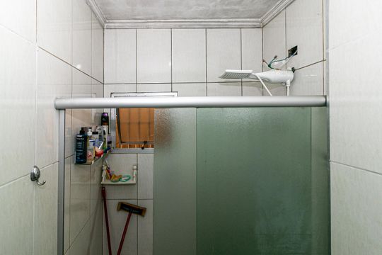 Banheiro de apartamento à venda com 2 quartos, 49m² em Jardim Satelite, São Paulo