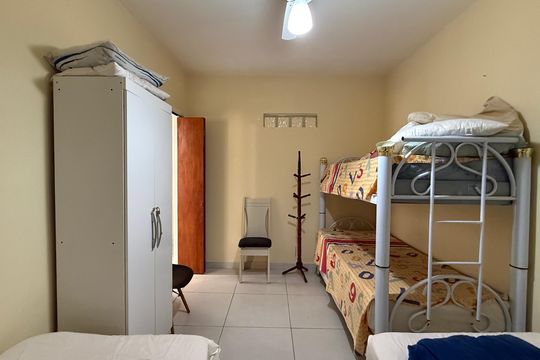 Quarto de apartamento para alugar com 1 quarto, 54m² em Tombo, Guarujá