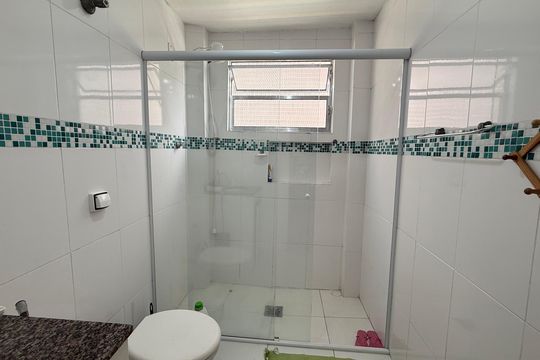 Banheiro Social de apartamento para alugar com 1 quarto, 54m² em Tombo, Guarujá