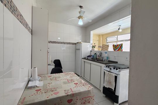 Cozinha de apartamento para alugar com 1 quarto, 54m² em Tombo, Guarujá