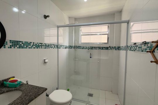 Banheiro Social de apartamento para alugar com 1 quarto, 54m² em Tombo, Guarujá