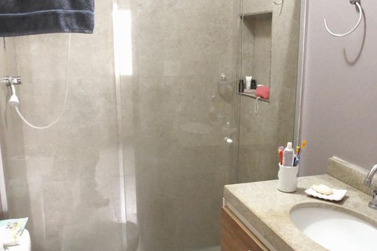 Banheiro da Suíte 1 de casa para alugar com 3 quartos, 100m² em Jardim das Flores, São Paulo