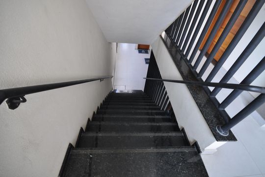 Escada de acesso de apartamento para alugar com 1 quarto, 27m² em Vila Gustavo, São Paulo