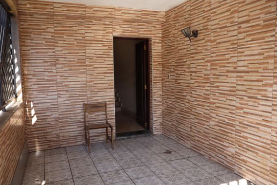 Garagem de casa à venda com 3 quartos, 250m² em São Rafael, São Paulo