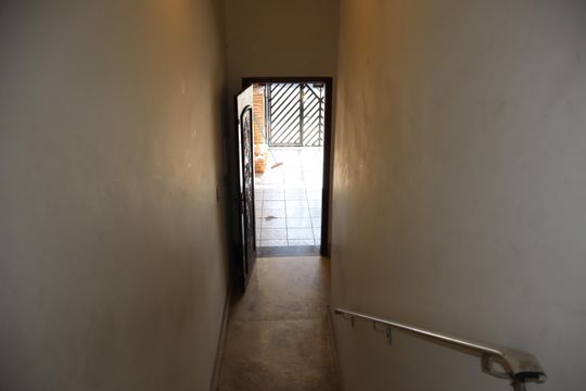 Hall de entrada de casa à venda com 3 quartos, 250m² em São Rafael, São Paulo