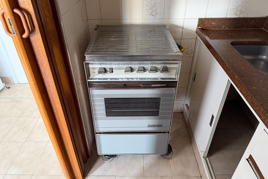 Cozinha de apartamento para alugar com 1 quarto, 40m² em Embaré, Santos