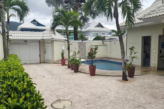 Piscina de casa de condomínio à venda com 4 quartos, 360m² em Recreio dos Bandeirantes, Rio de Janeiro
