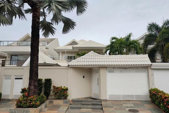 Fachada de casa de condomínio à venda com 4 quartos, 360m² em Recreio dos Bandeirantes, Rio de Janeiro
