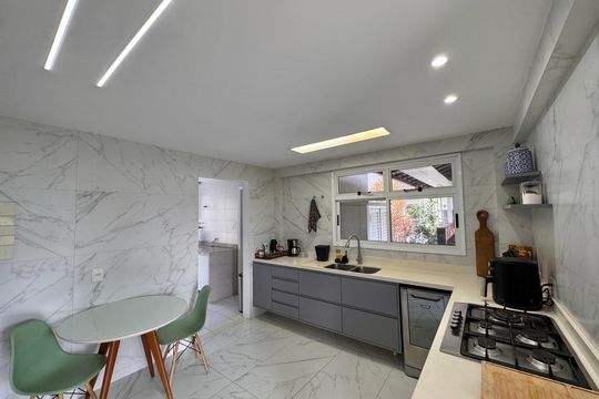 Cozinha de casa de condomínio para alugar com 4 quartos, 224m² em Recreio dos Bandeirantes, Rio de Janeiro