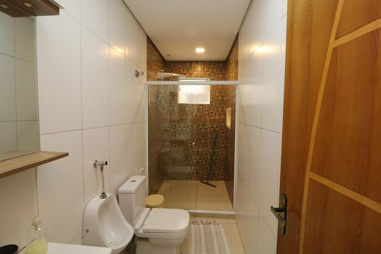 Banheiro de casa para alugar com 2 quartos, 150m² em Vila Olinda, São Paulo