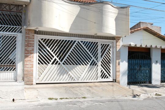 Fachada de casa à venda com 3 quartos, 160m² em Socorro, São Paulo