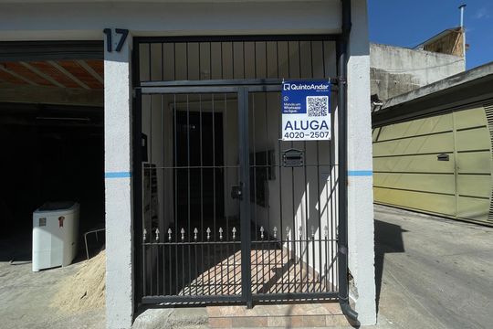 Fachada+Placa  de apartamento para alugar com 1 quarto, 38m² em Jardim Danfer, São Paulo