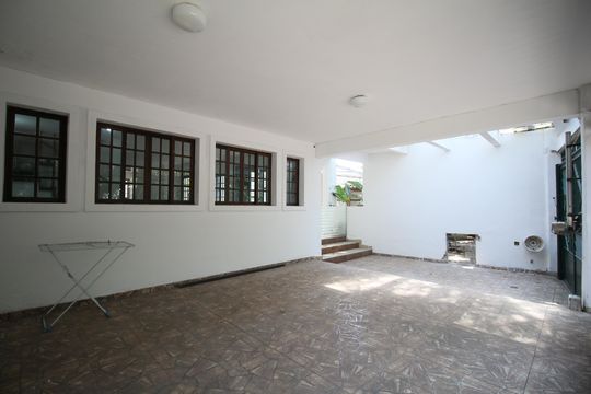 Garagem de casa à venda com 3 quartos, 415m² em Jardim Londrina, São Paulo