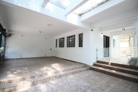 Garagem de casa à venda com 3 quartos, 415m² em Jardim Londrina, São Paulo