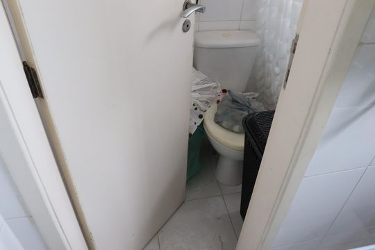 Banheiro de serviço de apartamento para alugar com 2 quartos, 75m² em Parque Avenida Pelinca, Campos dos Goytacazes