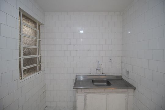 Cozinha de apartamento para alugar com 0 quarto, 40m² em Rio Branco, Porto Alegre