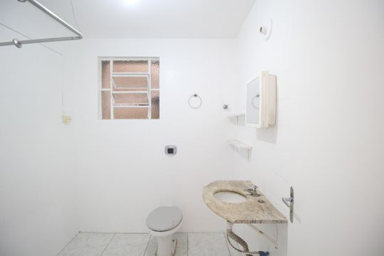 Banheiro de apartamento para alugar com 0 quarto, 40m² em Rio Branco, Porto Alegre