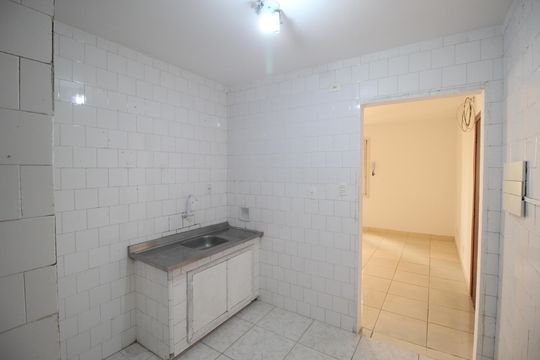 Cozinha de apartamento para alugar com 0 quarto, 40m² em Rio Branco, Porto Alegre
