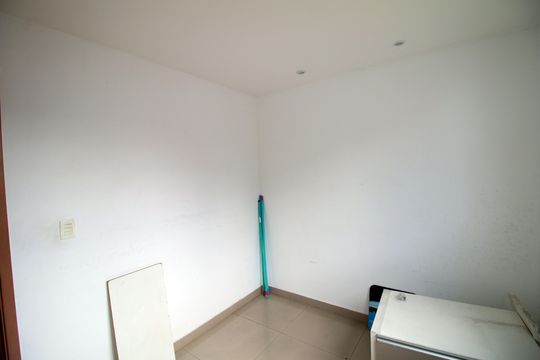 Quarto 2 de apartamento para alugar com 2 quartos, 48m² em Parada de Lucas, Rio de Janeiro