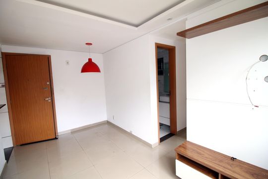 Sala de apartamento para alugar com 2 quartos, 48m² em Parada de Lucas, Rio de Janeiro