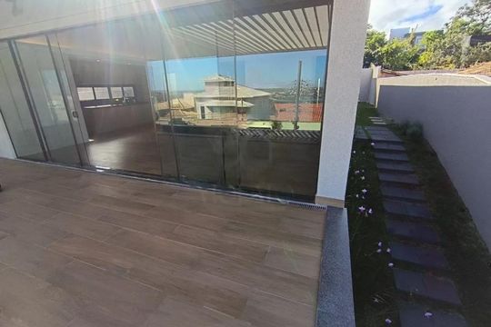 Casa à venda com 4 quartos, 243m² em Flamboyant, Lagoa Santa