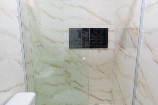 Banheiro de kitnet/studio para alugar com 1 quarto, 17m² em Vila do Encontro, São Paulo