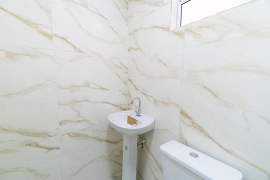 Banheiro de kitnet/studio para alugar com 1 quarto, 17m² em Vila do Encontro, São Paulo
