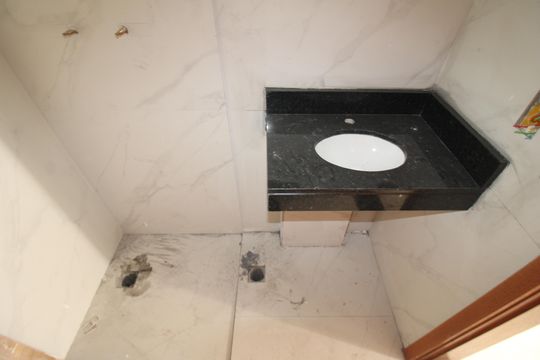 Banheiro social de apartamento à venda com 2 quartos, 38m² em Vila Isolina Mazzei, São Paulo