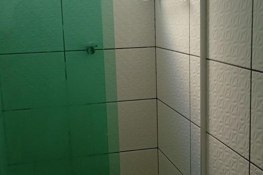 Banheiro de apartamento para alugar com 2 quartos, 50m² em Vila Municipal, Carapicuíba