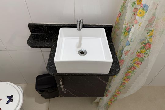 Banheiro de kitnet/studio para alugar com 1 quarto, 30m² em José Menino, Santos
