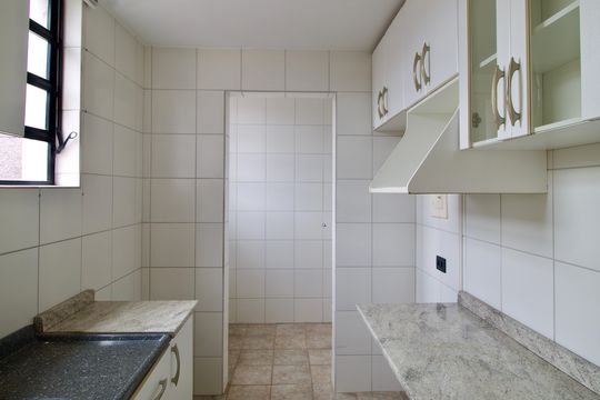 Cozinha de apartamento à venda com 2 quartos, 71m² em São Francisco, Curitiba