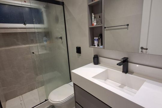 Banheiro 1 de apartamento à venda com 3 quartos, 323m² em Recreio dos Bandeirantes, Rio de Janeiro