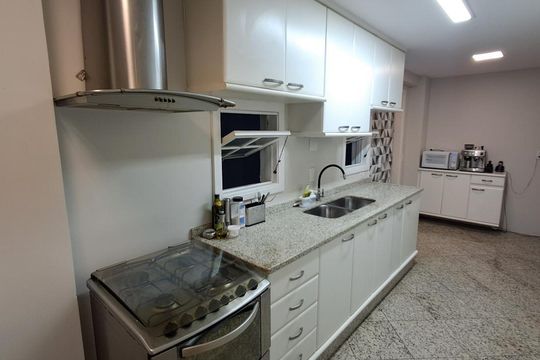 Cozinha de apartamento à venda com 3 quartos, 323m² em Recreio dos Bandeirantes, Rio de Janeiro