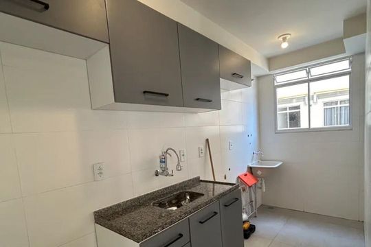 Cozinha de apartamento para alugar com 1 quarto, 52m² em Duarte Silveira, Petrópolis