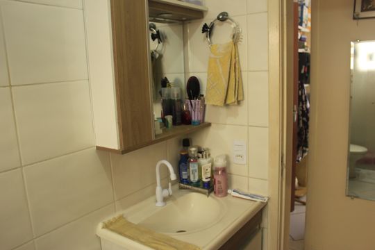 Banheiro de apartamento à venda com 2 quartos, 48m² em Jardim Sao Luiz, Guarulhos