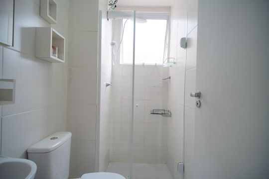 Banheiro de apartamento à venda com 2 quartos, 41m² em Santo Afonso, Novo Hamburgo