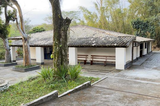 Área externa de casa à venda com 3 quartos, 272m² em Rio do Ouro, Niterói