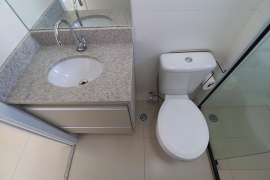 Banheiro social  de apartamento para alugar com 2 quartos, 62m² em Jardim Botânico, Ribeirão Preto