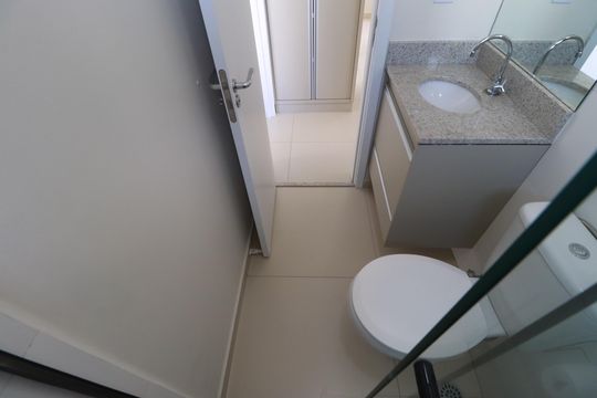 Banheiro social  de apartamento para alugar com 2 quartos, 62m² em Jardim Botânico, Ribeirão Preto