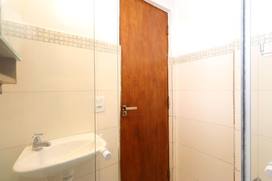 Banheiro Social de casa para alugar com 2 quartos, 67m² em Vila Leopoldina, São Paulo