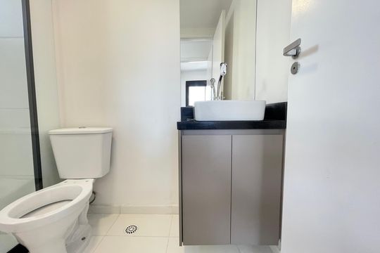 Banheiro de apartamento para alugar com 1 quarto, 39m² em Butantã, São Paulo