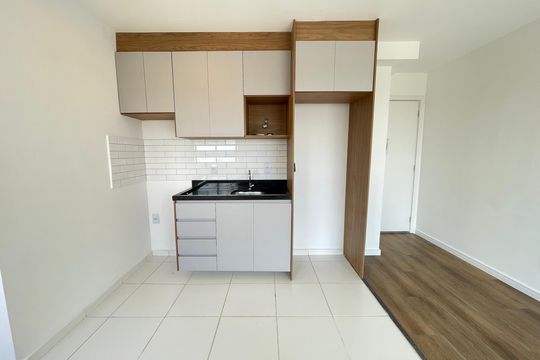 Cozinha de apartamento para alugar com 1 quarto, 37m² em Butantã, São Paulo