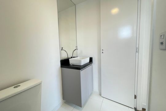 Banheiro de apartamento para alugar com 1 quarto, 34m² em Butantã, São Paulo