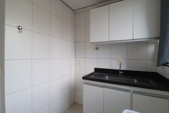 Cozinha de apartamento para alugar com 1 quarto, 44m² em Lídice, Uberlândia