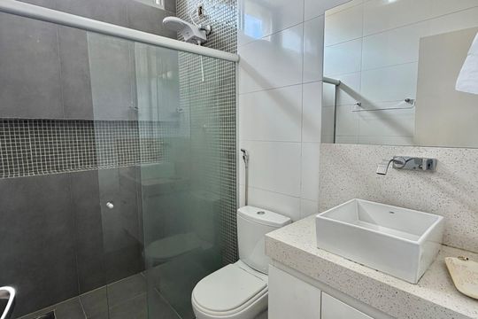 Banheiro  de apartamento à venda com 2 quartos, 70m² em Nova Suíça, Belo Horizonte